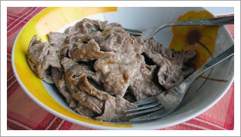 Tieni da parte la carne mantenendola al caldo coprendo 

con un piatto.